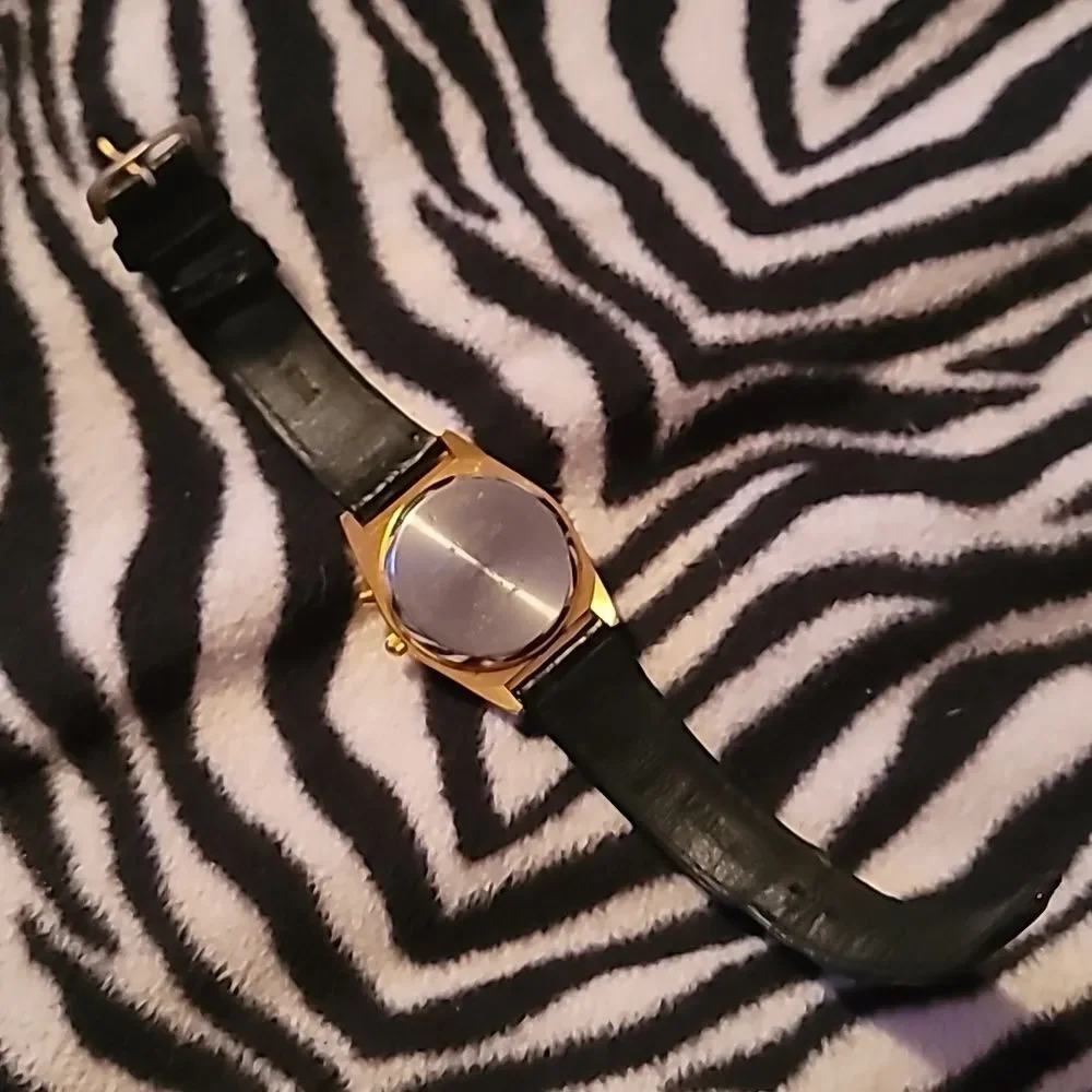Vintage Warner Brothers Sylvester‎ & Tweety Black & Gold Watch Wristwatch Analog
